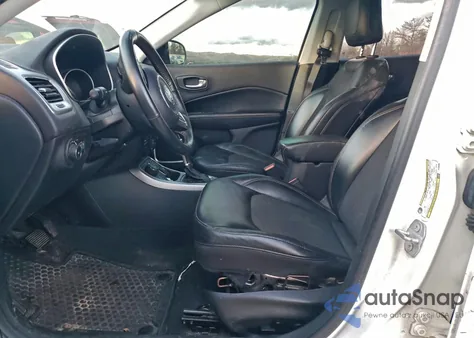 2018 Jeep Compass Latitude z USA, uszkodzony, nr VIN 3C4NJDBB7JT435398